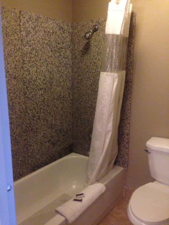 Chestnut Tree Inn Portland Mall 205 Номер фото