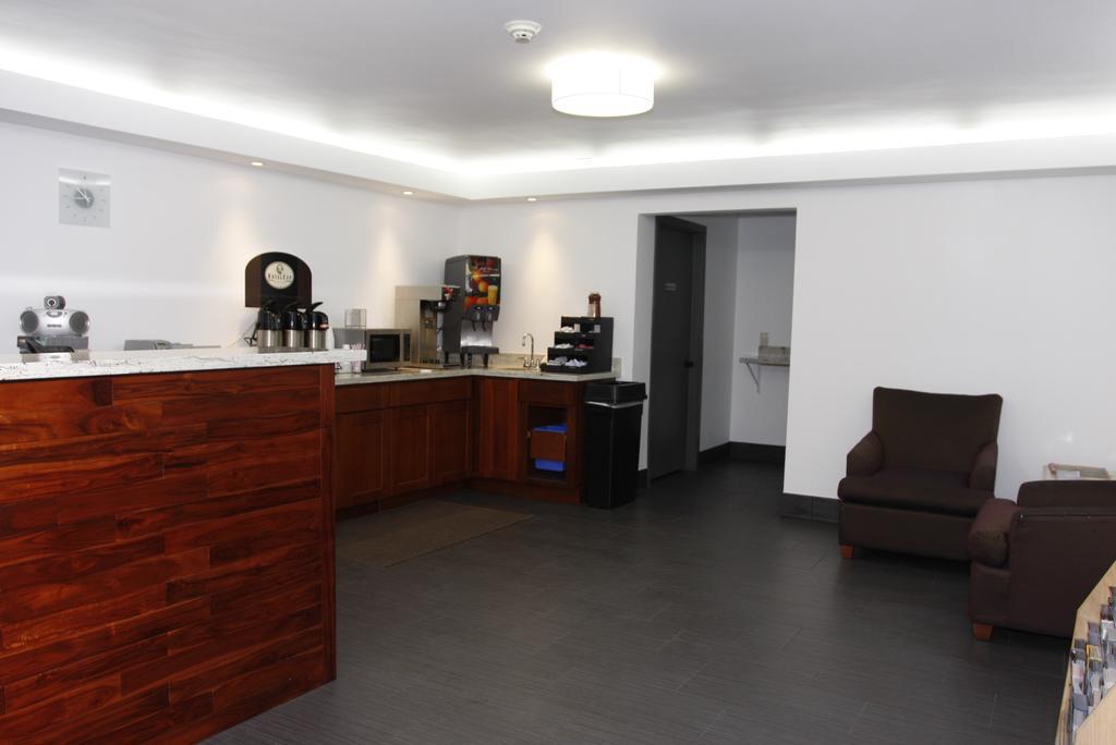 Chestnut Tree Inn Portland Mall 205 Ресторан фото